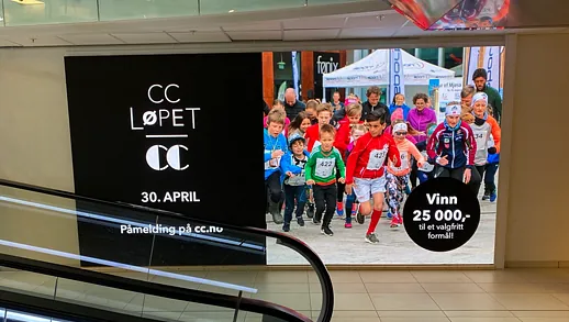 En av to skjermer i CC Stadion kjøpesenter